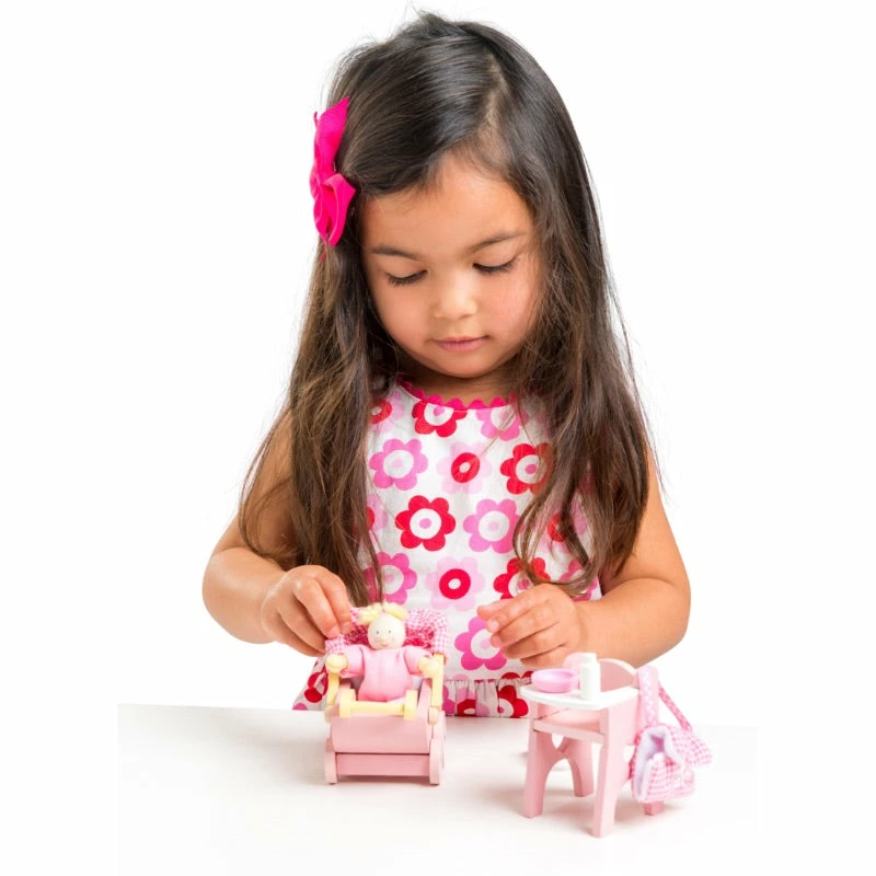 Le Toy Van Daisy Lane Doll House Nursery Set 2 Le Toy Van Daisy Lane Doll House Nursery Set - Image 2